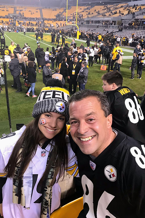 Kelly Pompa '24 with her late father at a Steelers game