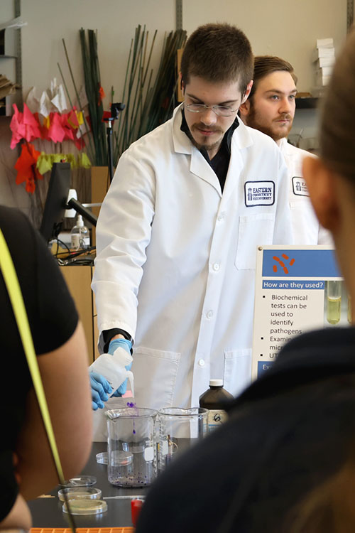 Eastern biology student explains antibiotic discovery process
