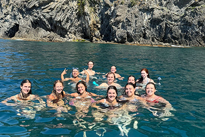Global Field Course students go swimming in Italy