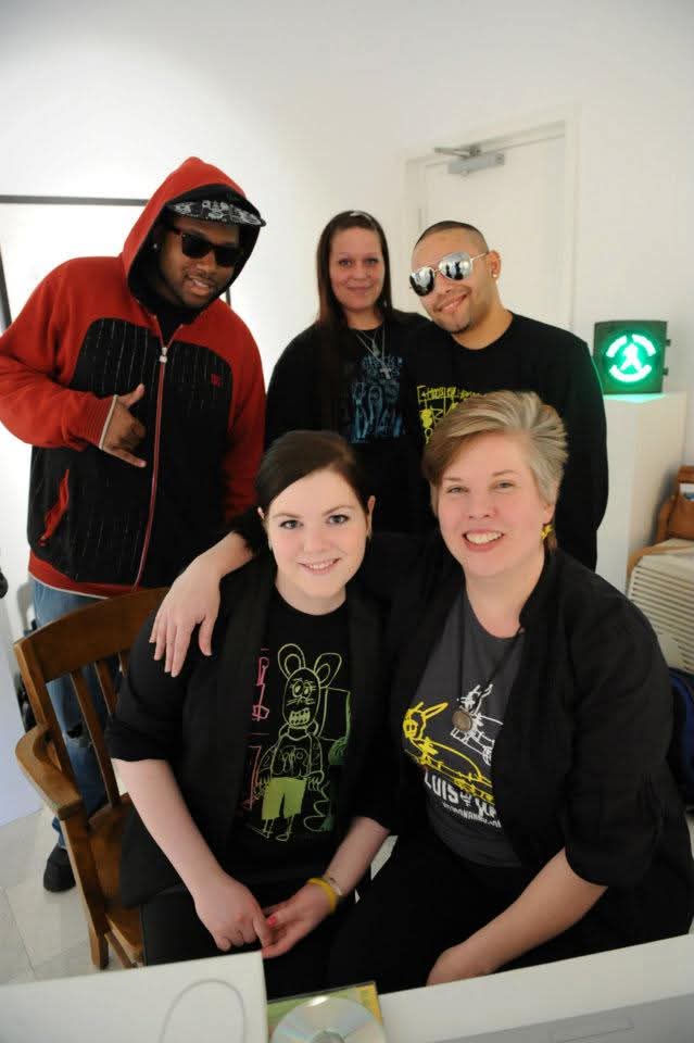 Elizabeth Peterson Jennings posing for a photo with students