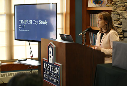 Julia DeLapp at podium announcing results of 2015 TIMPANI study