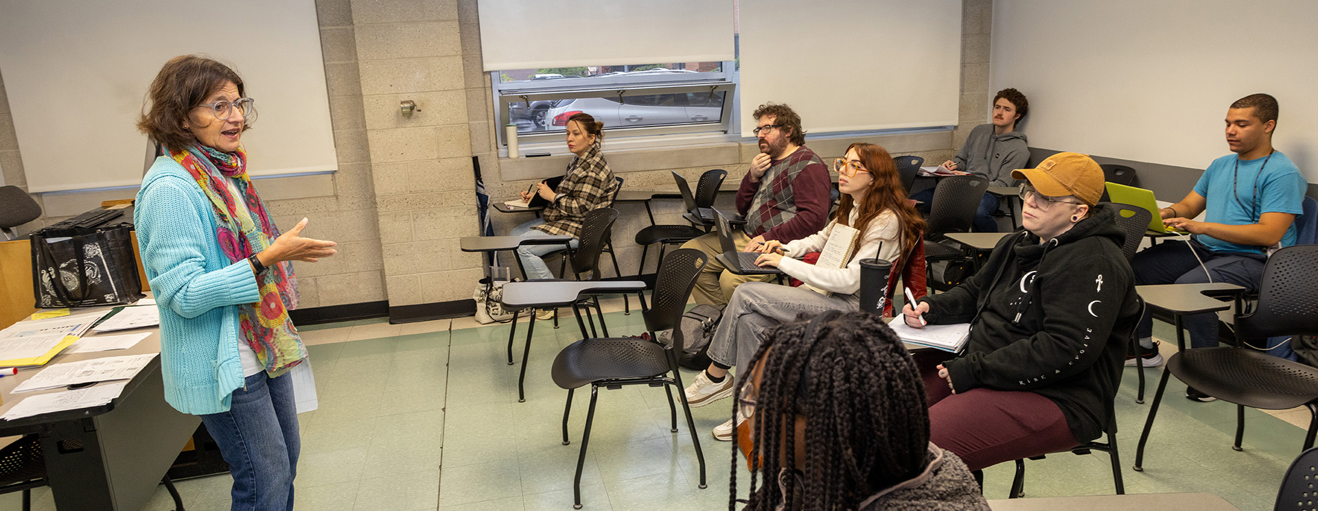 Michèle Bacholle teaching class