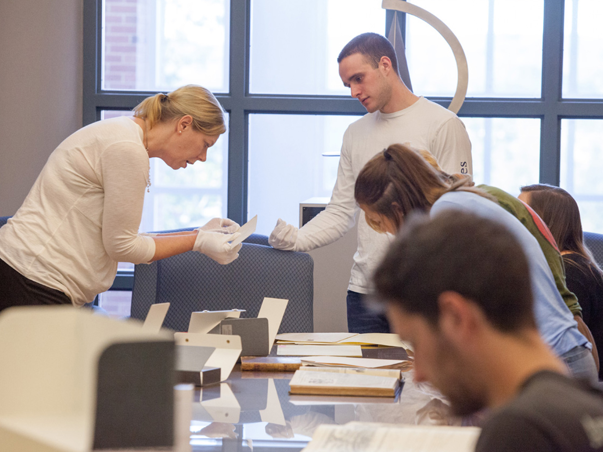 Caitlin Carenen working with students during class