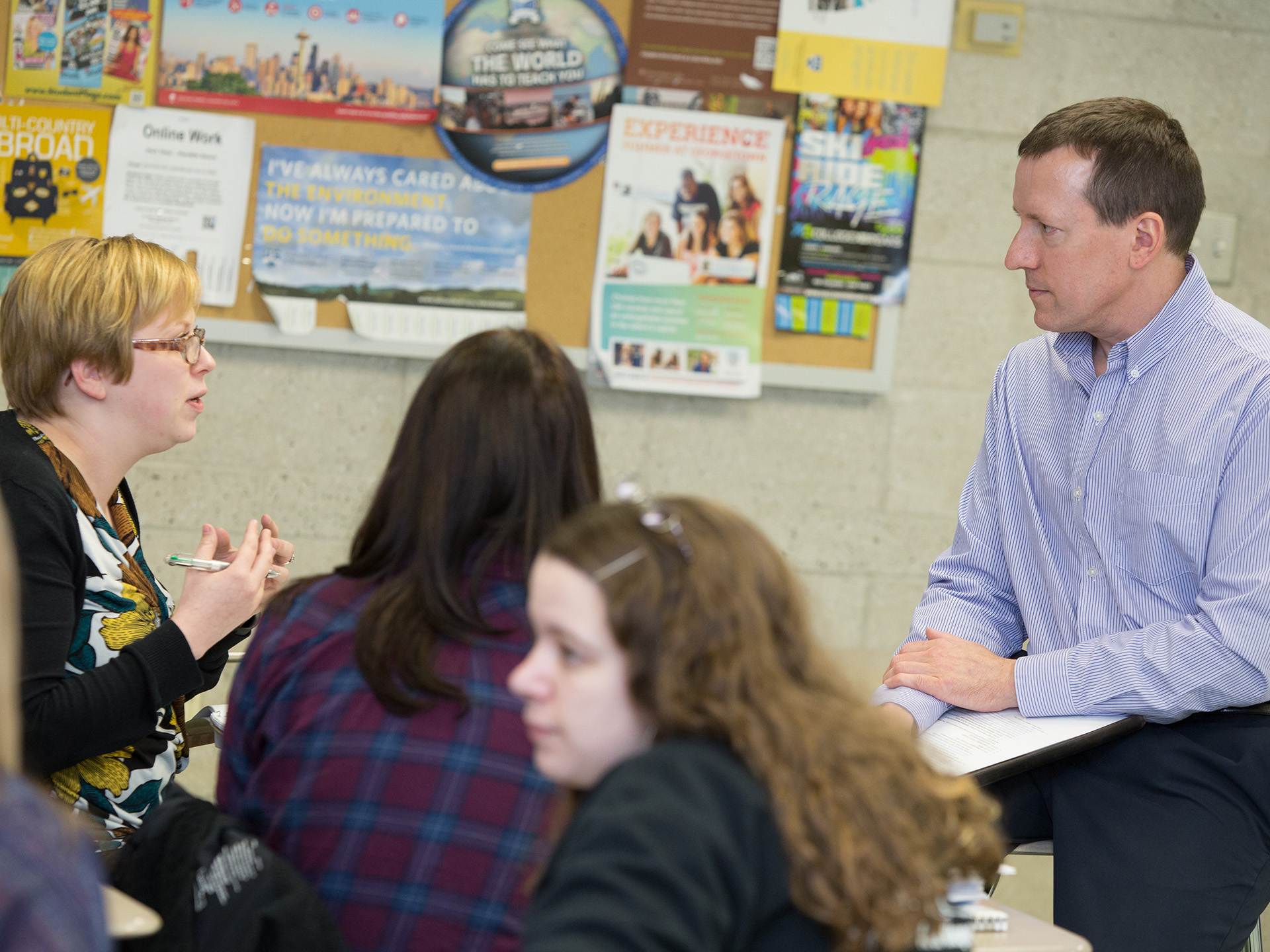 Mark Fabrizi talking to students during class