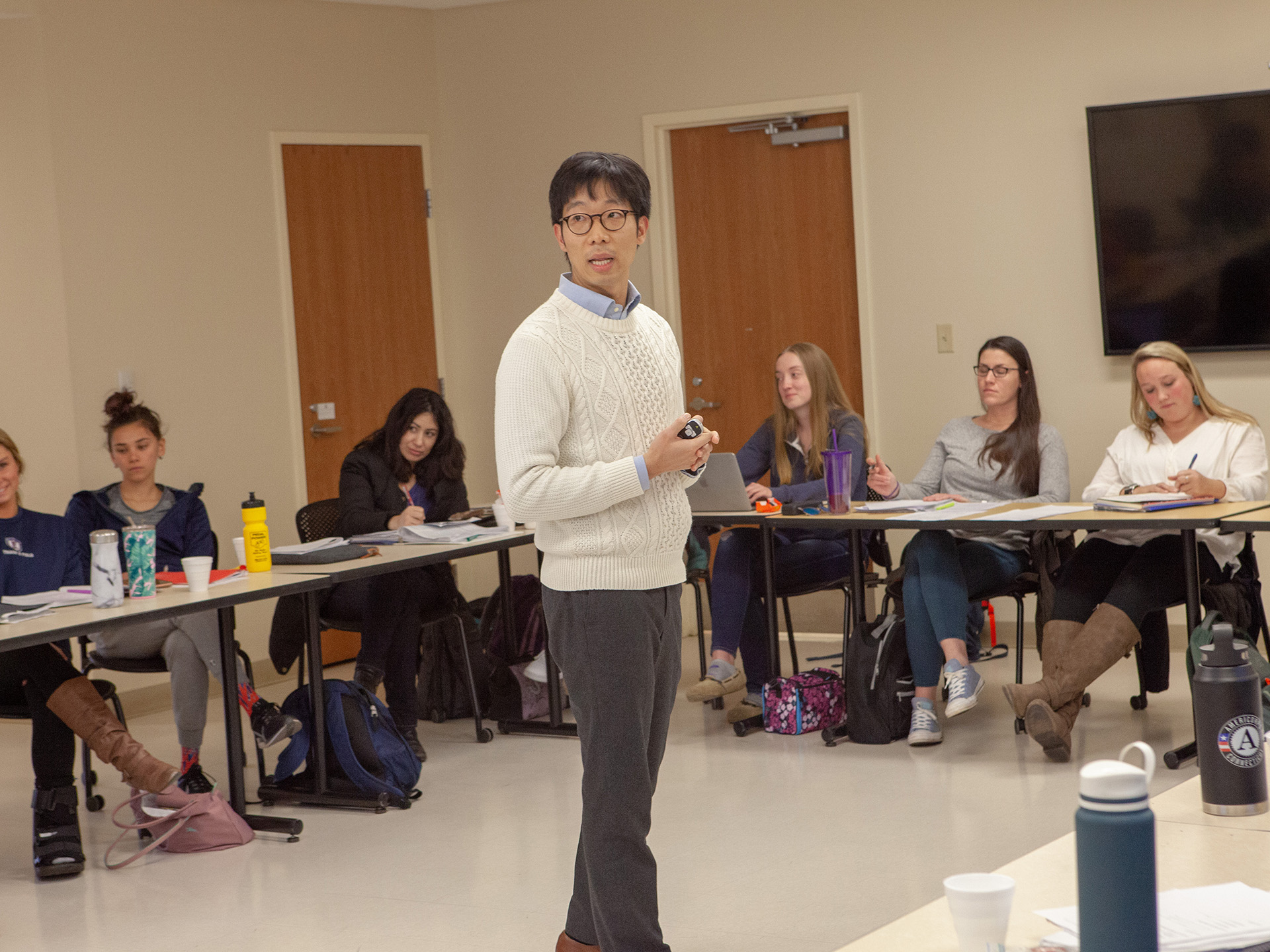 Kwangwon Lee teaching class