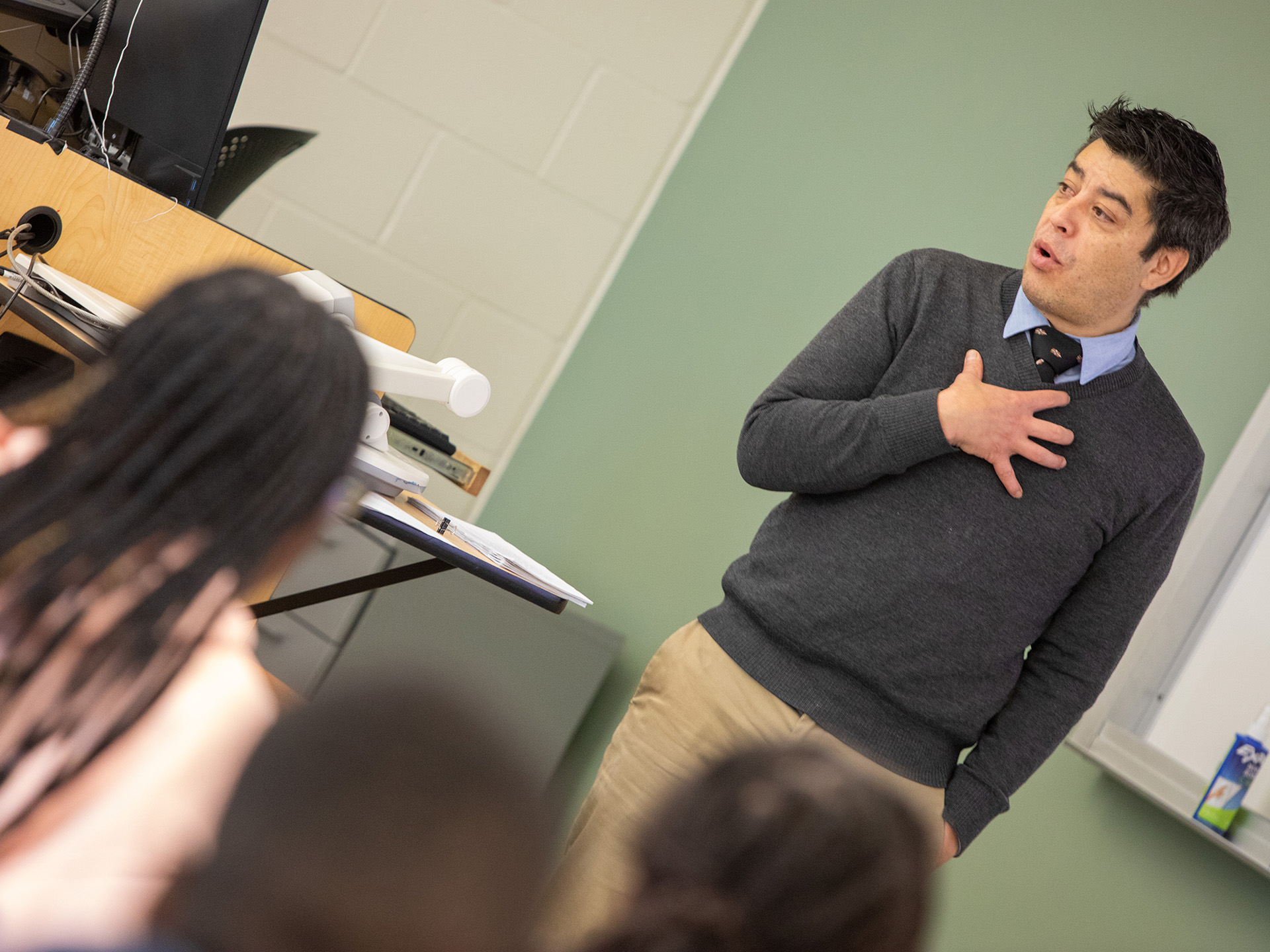 Martin Mendoza-Botelho teaching class