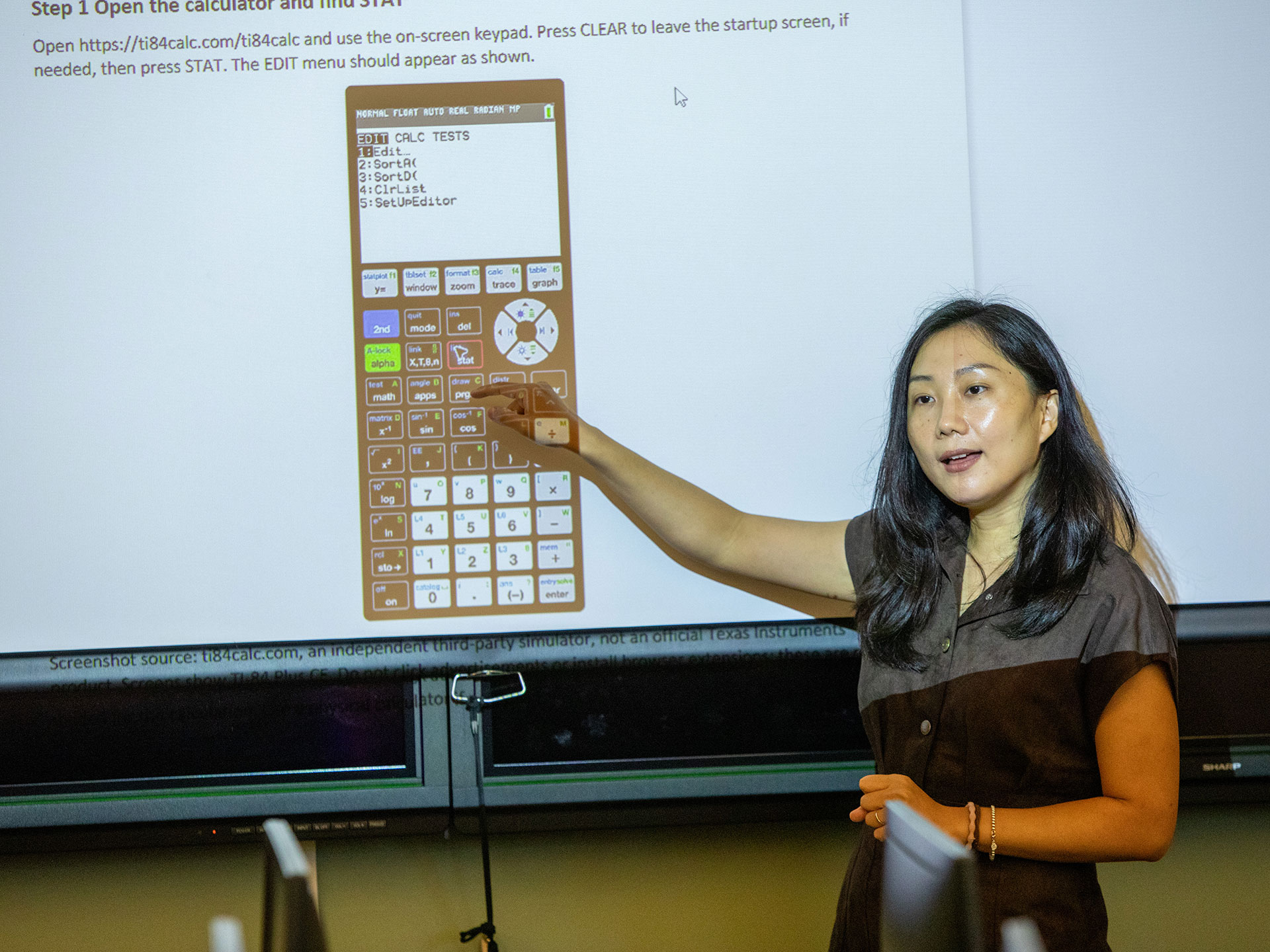 Tingting Tong teaching in class