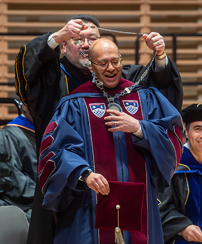President Karim Ismaili receiving a medallion from Terrence Chang