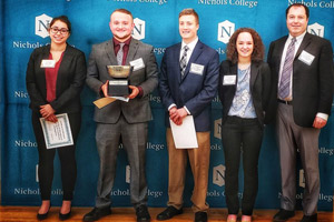 Alexa Spalla, Brighton Leonard, Ryan Coppinger, Mckenzie Maneggia and Professor Gregory Kane represent Eastern at the New England Sport Management Case Study Competition.