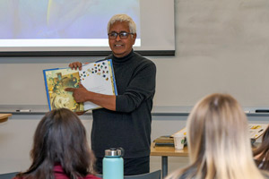 Illustrator Raúl Colón spoke with students from two classes during his visit to Eastern.