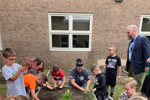 Children at the project graden.