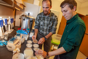 Stefanos Stravoravdis '20 and his mentor Biology Professor Jonathan Hulvey.