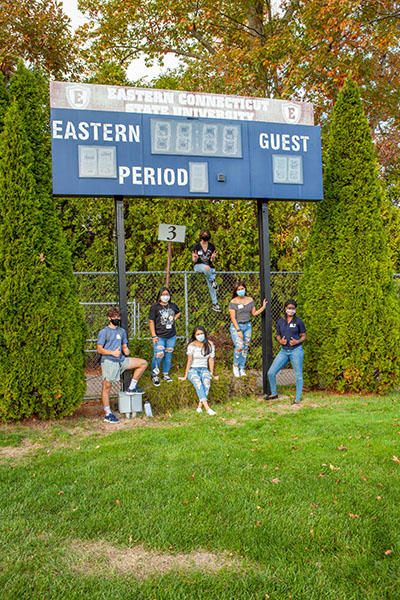 Eastern students pose for group photo competition. 