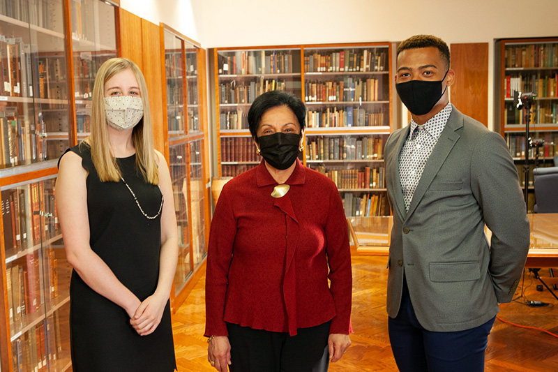 Barnard Scholars with President Nunez 