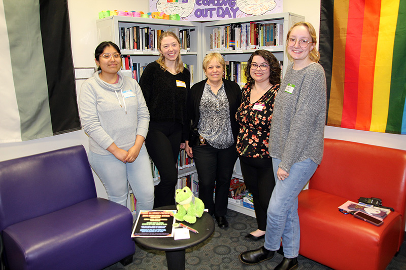 Social work students with police sergeant Lisa Hamilton. 