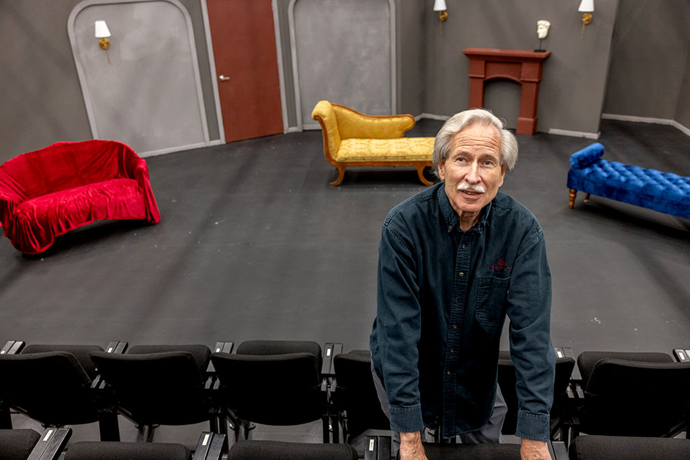 Goodin in front of the set of "No Exit"