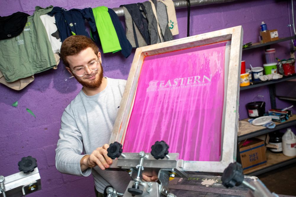 Caio de Sousa prints a custom-made T-shirt at T-SWAP.