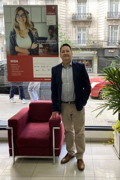 Villanueva at the Universidad del CEMA