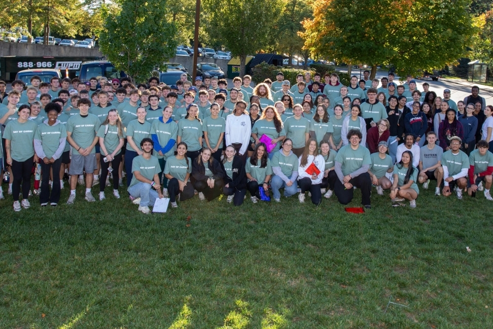 A group shot of volunteers 