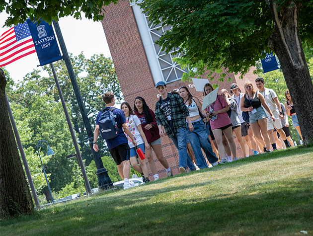 student giving prospective students a tour of campus